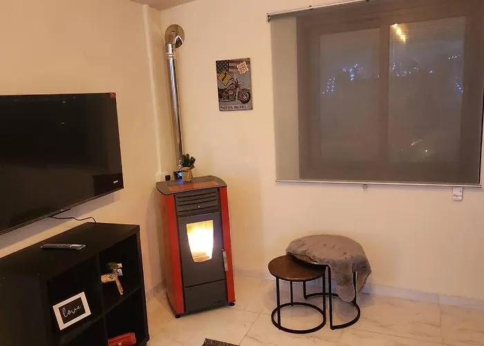 Safari House With Fireplace